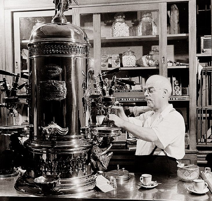 İlk Espresso Makinesi, First Espresso Machine