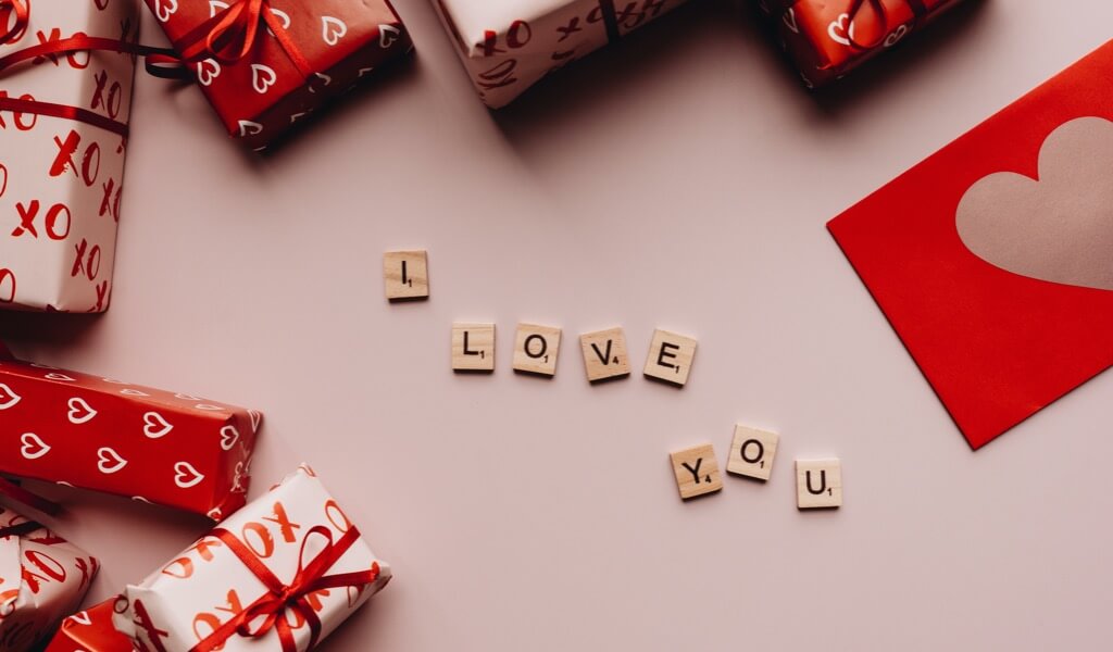 romantik-hediye-fikirleri-nelerdir-sevgiliye-hediye