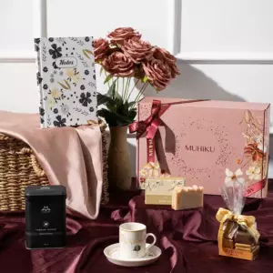 Küçük Bir Mutluluk Hediye Kutusu