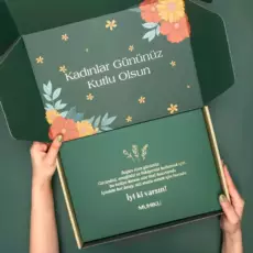 Kadınlar Günü Karşılama Kartı